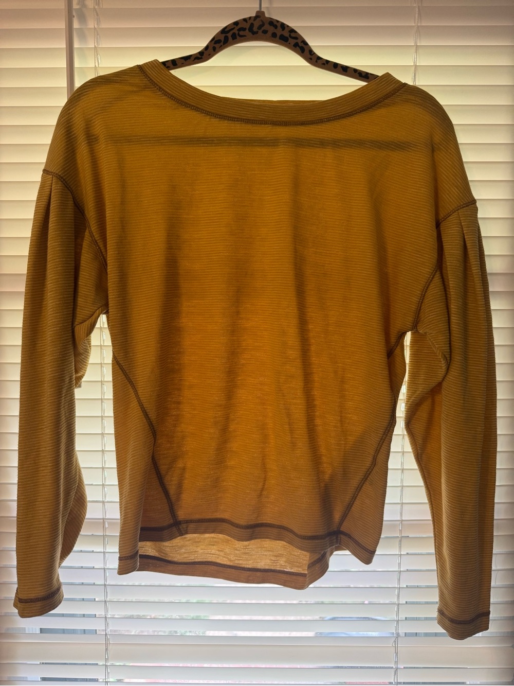 Illa Illa Mustard Long-Sleeve Women's Sweater - Unbranded